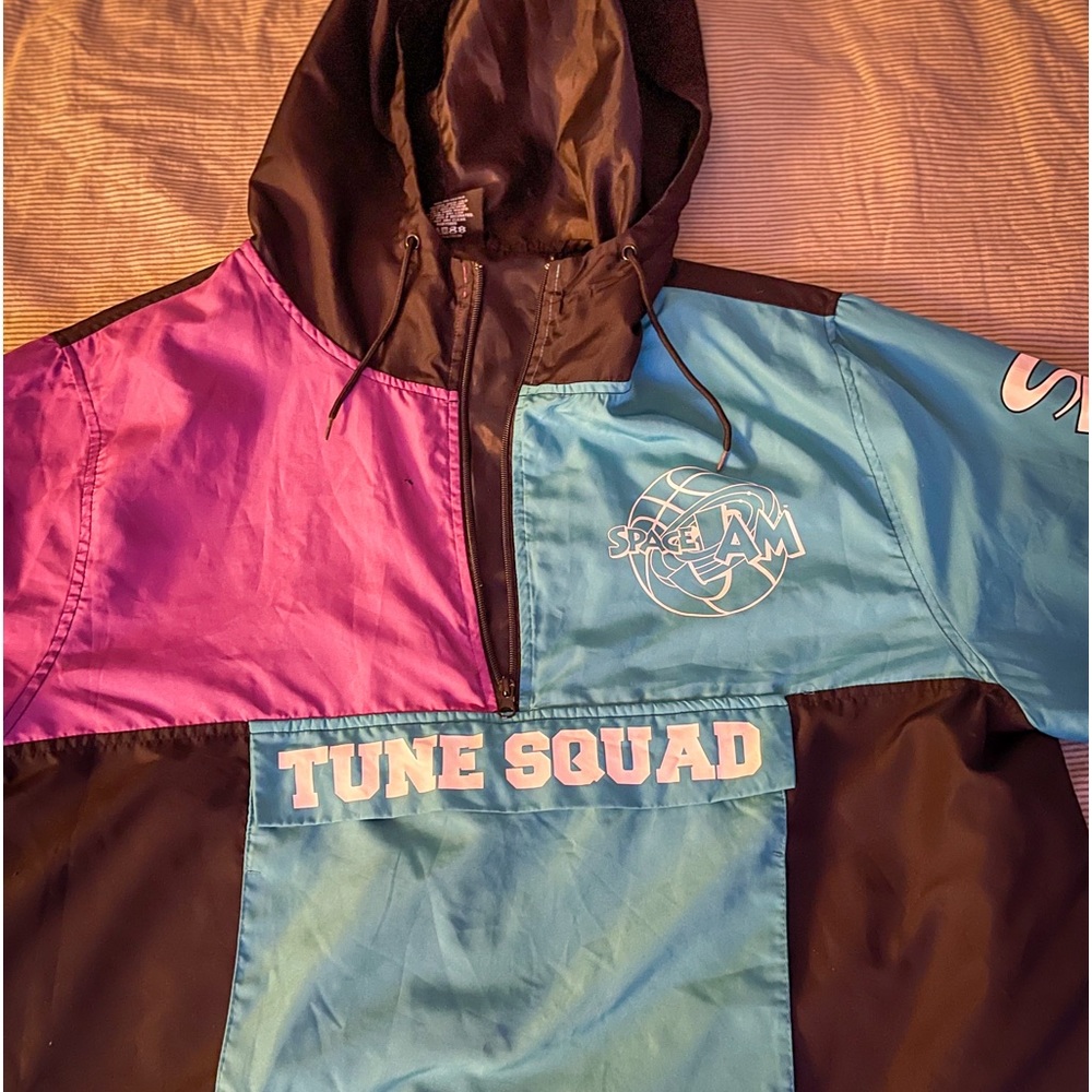 Authentic Vintage SpaceJam windbreaker amazing condition. #90s